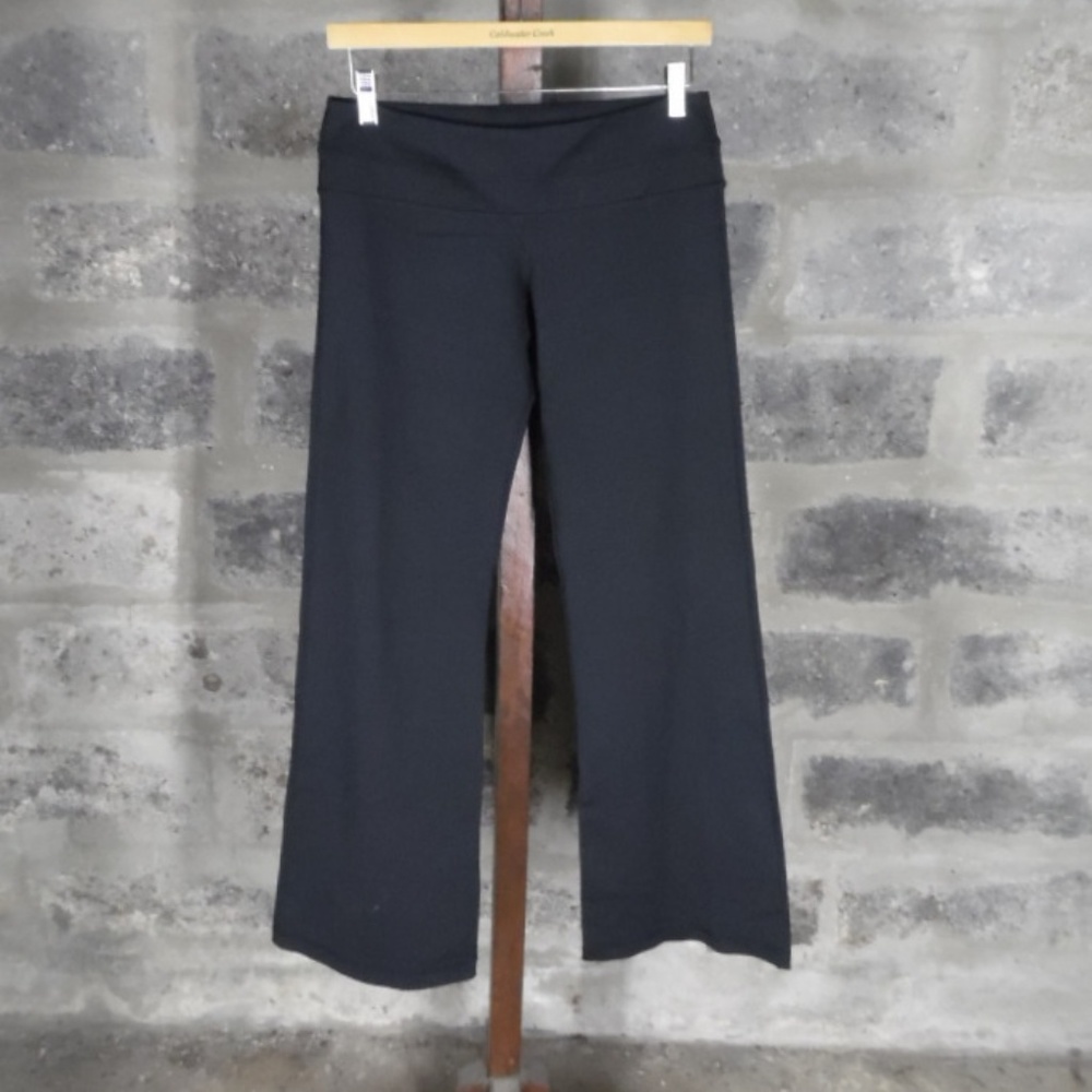 AUMNIE sz M black flair leg yoga fitness pants